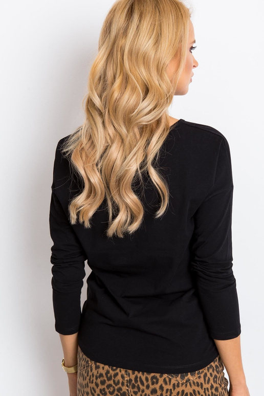 Nebeská černá halenka