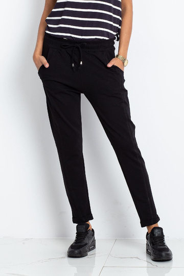 Černé kalhoty Přístupné