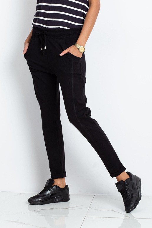 Černé kalhoty Přístupné Černé kalhoty Přístupné