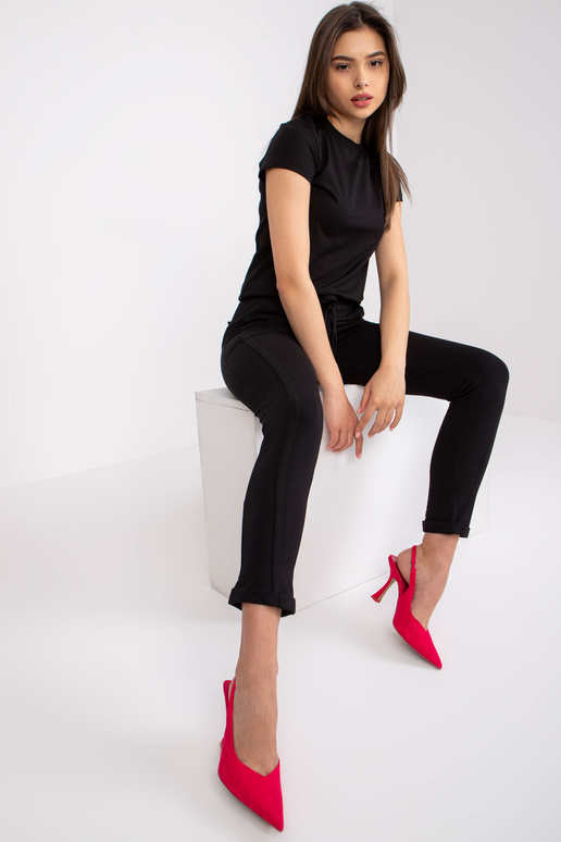 Černé kalhoty Přístupné Černé kalhoty Přístupné