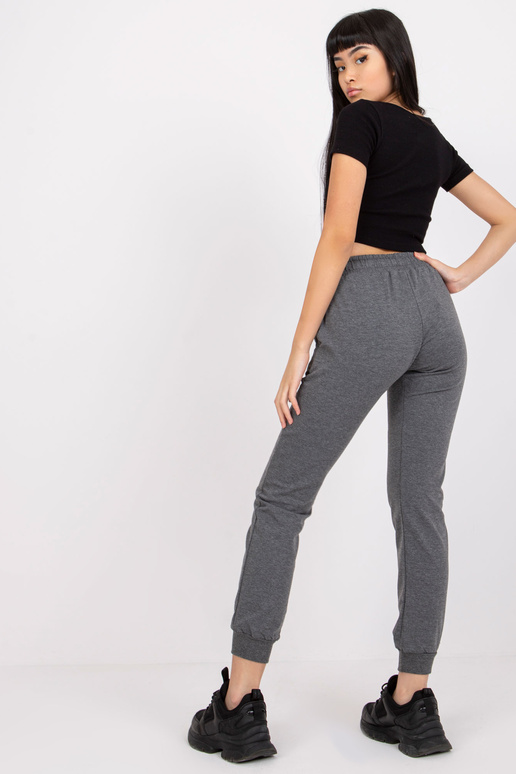 Tmavě šedé kalhoty rychlejší