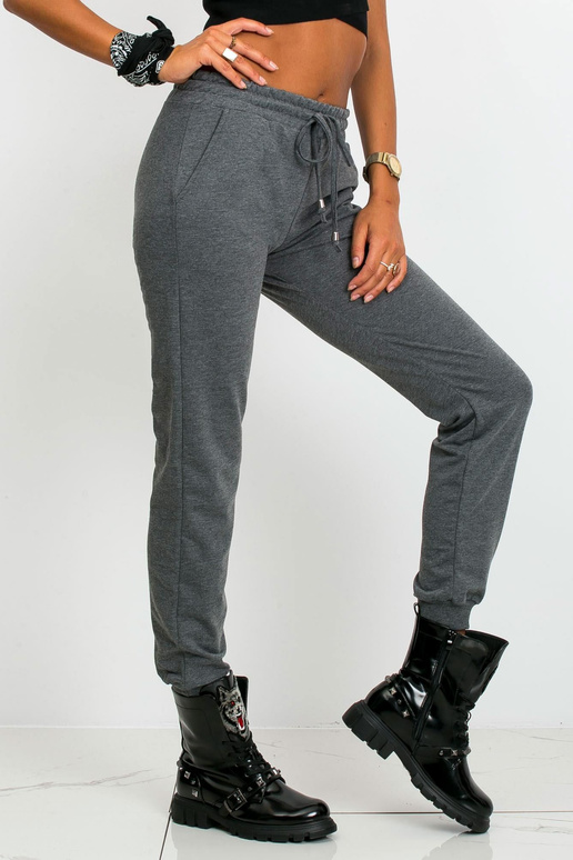 Tmavě šedé kalhoty rychlejší