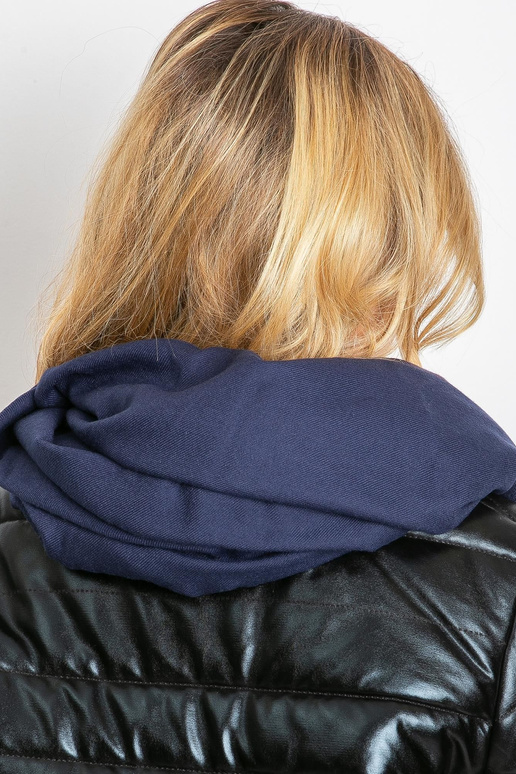 Námořnická modrá šála s třásněmi