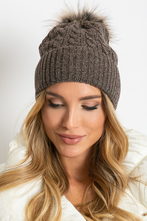 Tmavě hnědá čepice s žebrováním a...