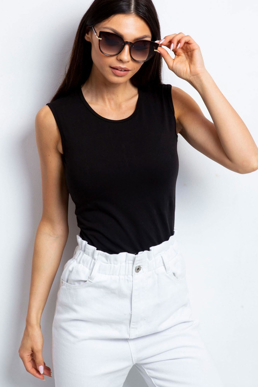 Černá top obsahuje Černá top obsahuje