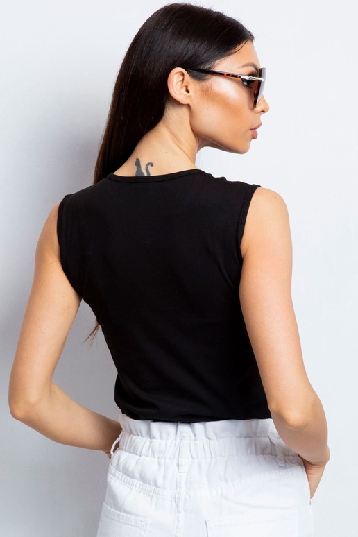 Černá top obsahuje Černá top obsahuje