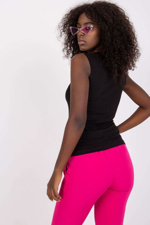 Černá top obsahuje Černá top obsahuje