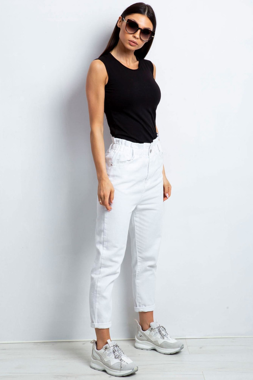 Černá top obsahuje Černá top obsahuje