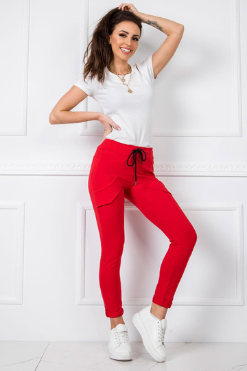 Červené kalhoty připraveny