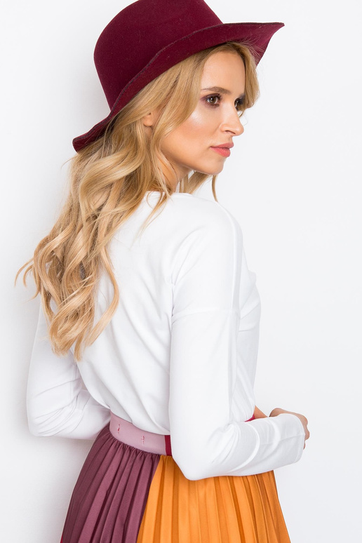 Nebeská bílá halenka