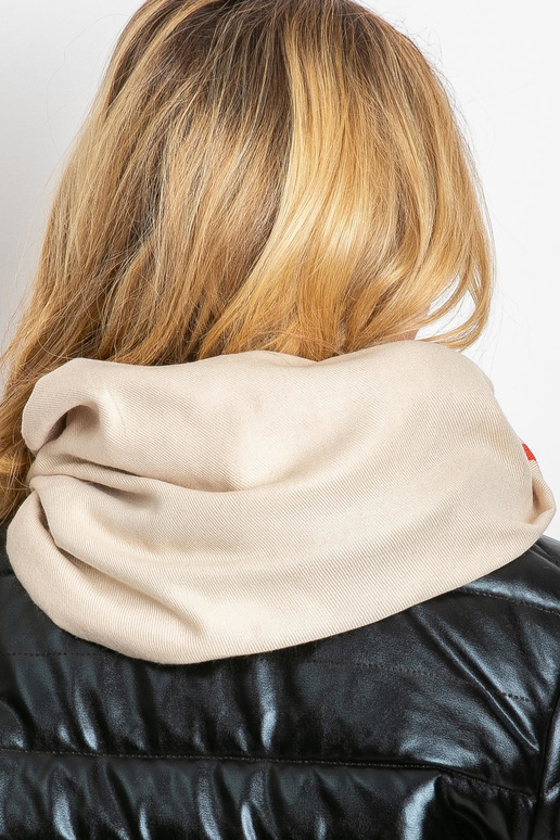 Světle béžový šátek s třásněmi