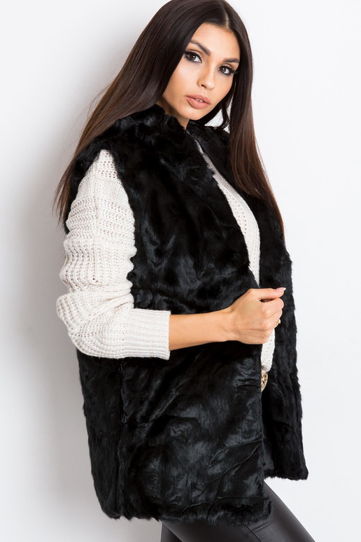 Černá nadýchaná vesta