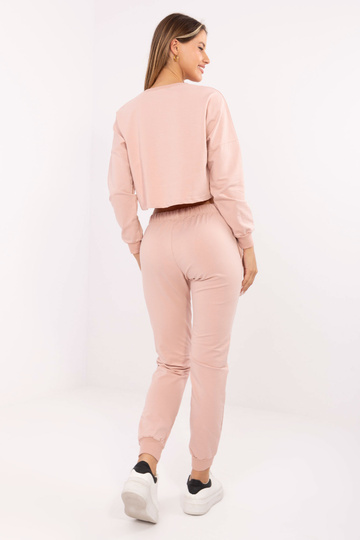 Špinavě růžová souprava...