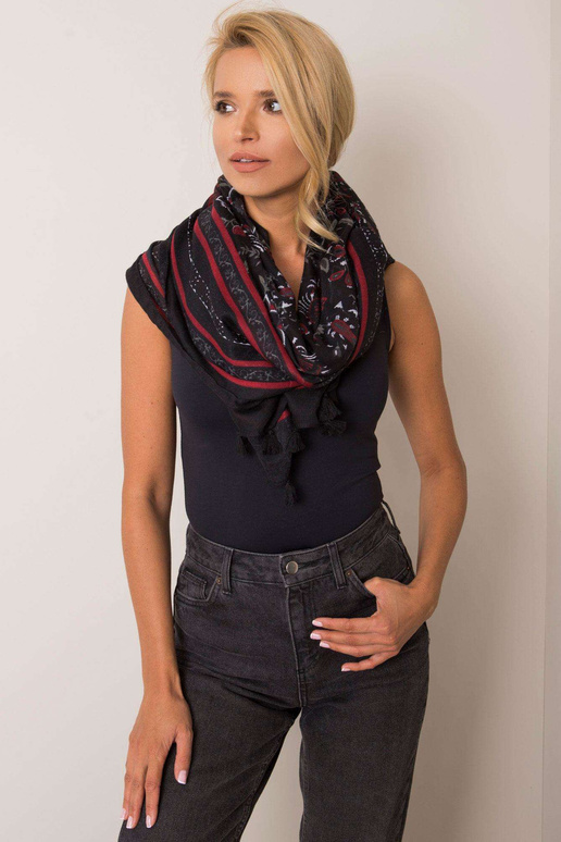 Černý šátek se zeleninovými vzory