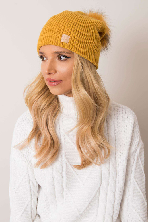 Hořčicová čepice s bambulí RUE PARIS