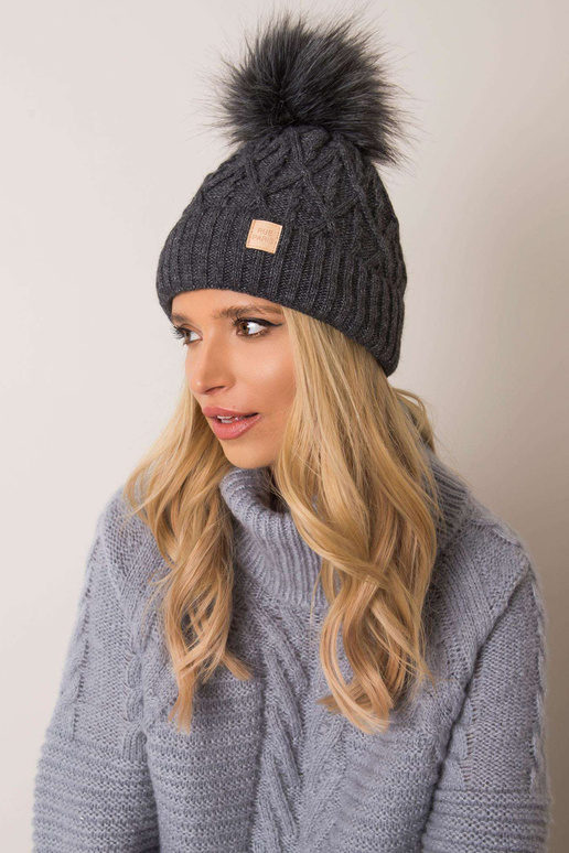 Tmavě šedá čepice s bambulí RUE PARIS