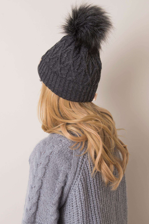 Tmavě šedá čepice s bambulí RUE PARIS