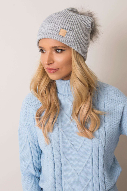 Světle šedá čepice s bambulí RUE PARIS