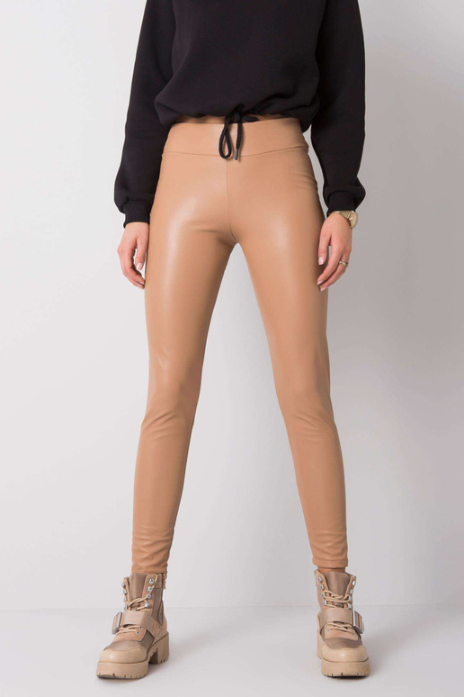 Briana světle hnědé koženkové legíny...