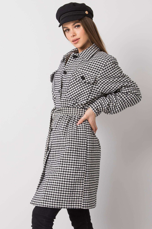 Toriin bílý a černý kabát