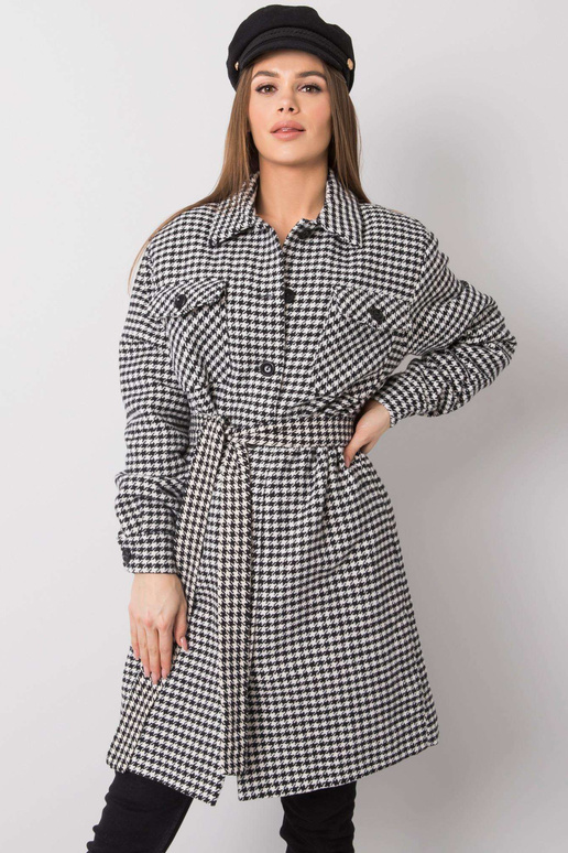 Toriin bílý a černý kabát