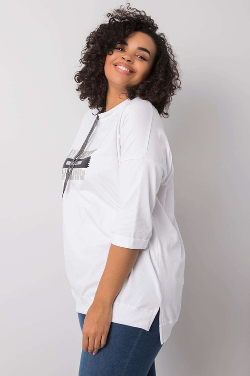 Bílá halenka s nápisem Raissa