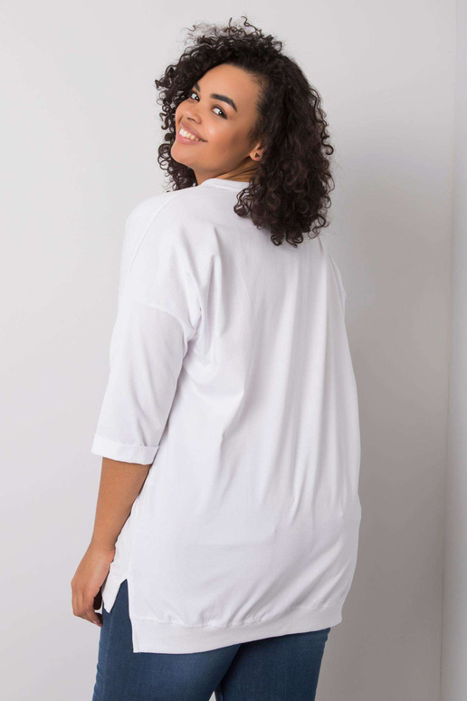 Bílá halenka s nápisem Raissa