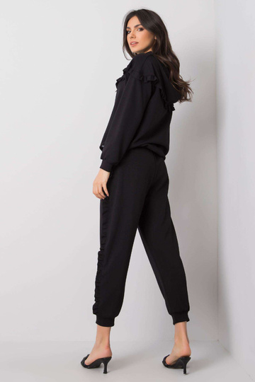 Černá souprava s volánky... 2