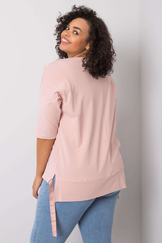 Špinavě růžová halenka s nášivkami...