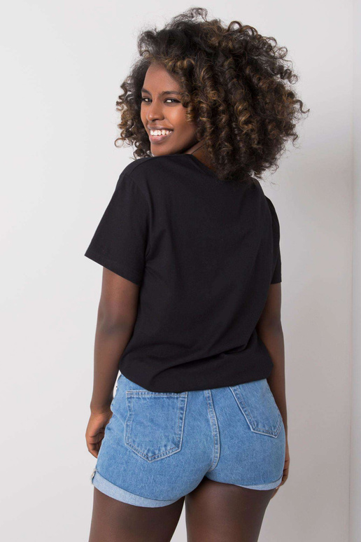 Černé tričko s nášivkou Yuna Černé tričko s nášivkou Yuna