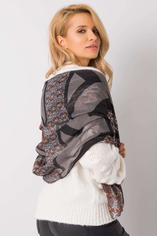 Šátek s černo-oranžovým vzorem