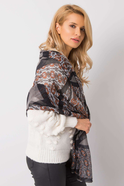 Šátek s černo-oranžovým vzorem