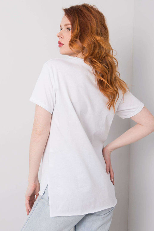 Bílé dámské tričko s nášivkou Evelyn Bílé dámské tričko s nášivkou Evelyn