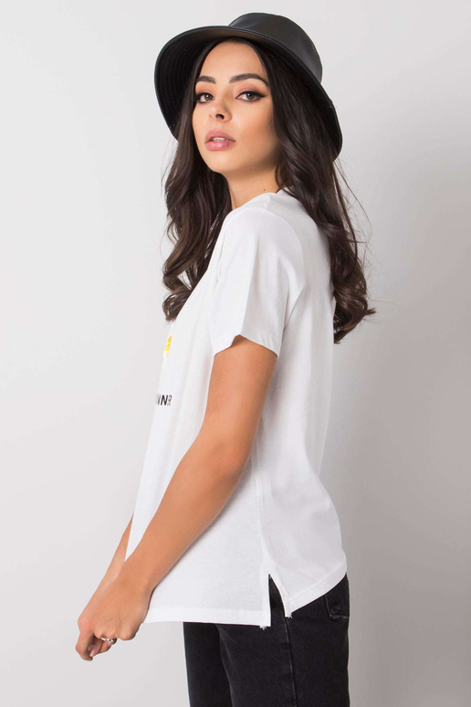 Bílé tričko s nášivkou Betsy Bílé tričko s nášivkou Betsy