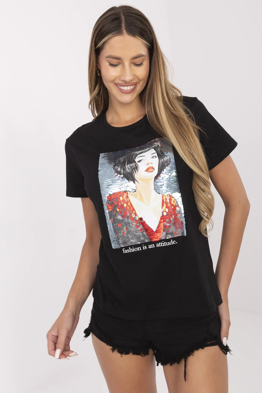 Černé tričko s nášivkou Alaine Černé tričko s nášivkou Alaine