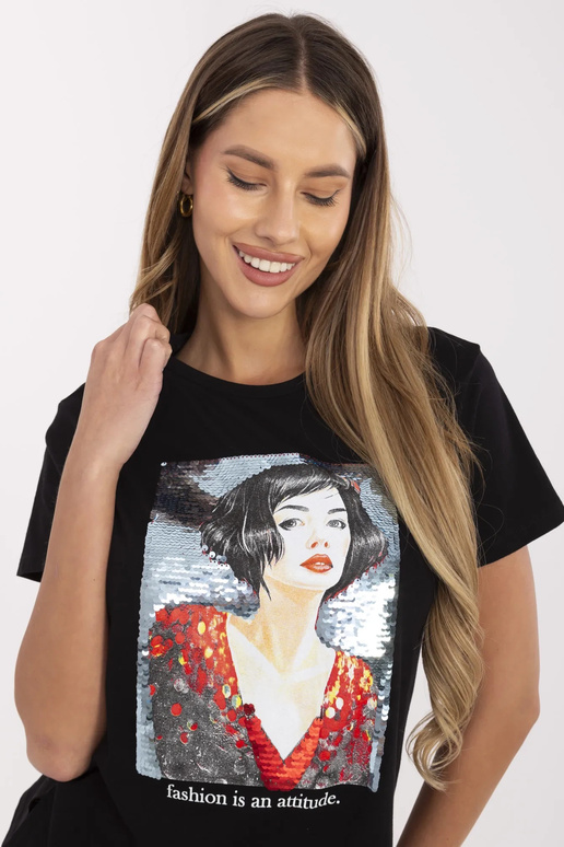 Černé tričko s nášivkou Alaine Černé tričko s nášivkou Alaine