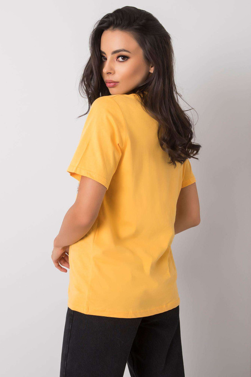 Světle oranžové tričko s nápisem Nikki Světle oranžové tričko s nápisem Nikki