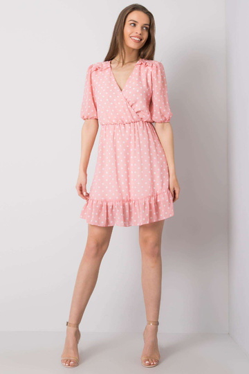 Růžové šaty s volánem...