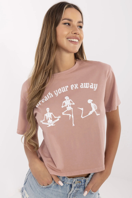 Špinavé růžové tričko s potiskem...