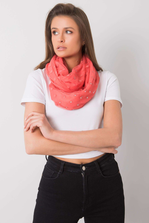 Korálový šátek v hrášku