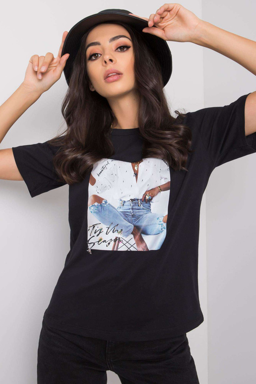 Černé tričko s nášivkou Aya Černé tričko s nášivkou Aya