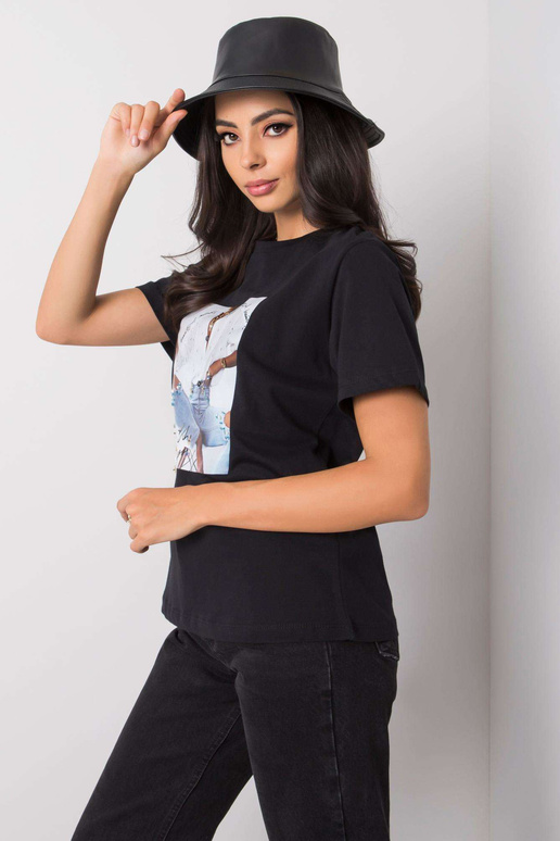 Černé tričko s nášivkou Aya Černé tričko s nášivkou Aya