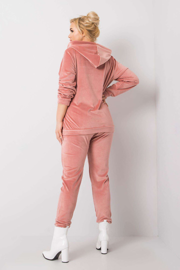 Špinavě růžový velurový set...