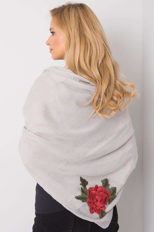 Šedý pléd s květinovými pruhy