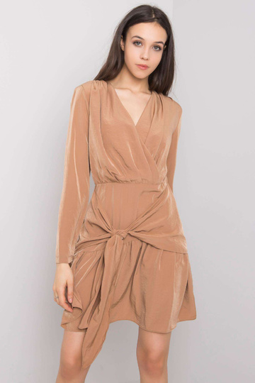 Světle hnědé volánové šaty... 2