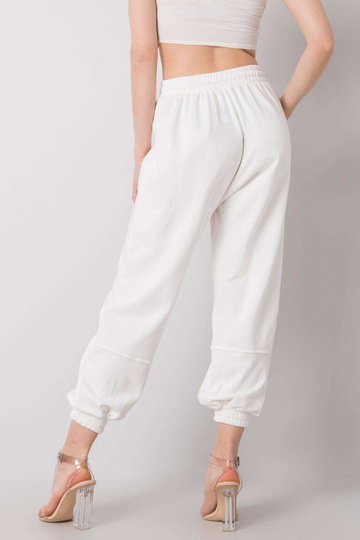 Bílé červnové tepláky 2