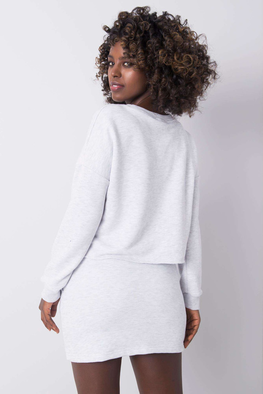 Světle šedá melanžová souprava...