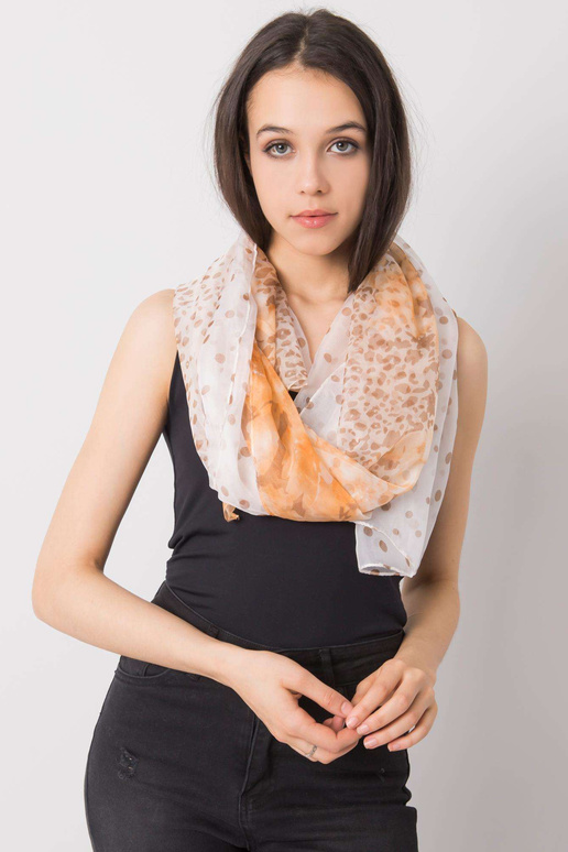 Hnědooranžový šátek se vzorem