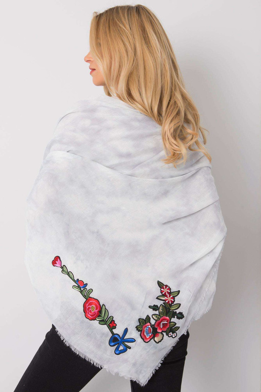 Šedá kostkovaná s pruhy