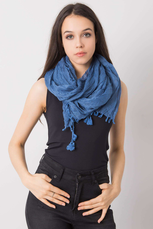 Tmavě modrý šátek s třásněmi